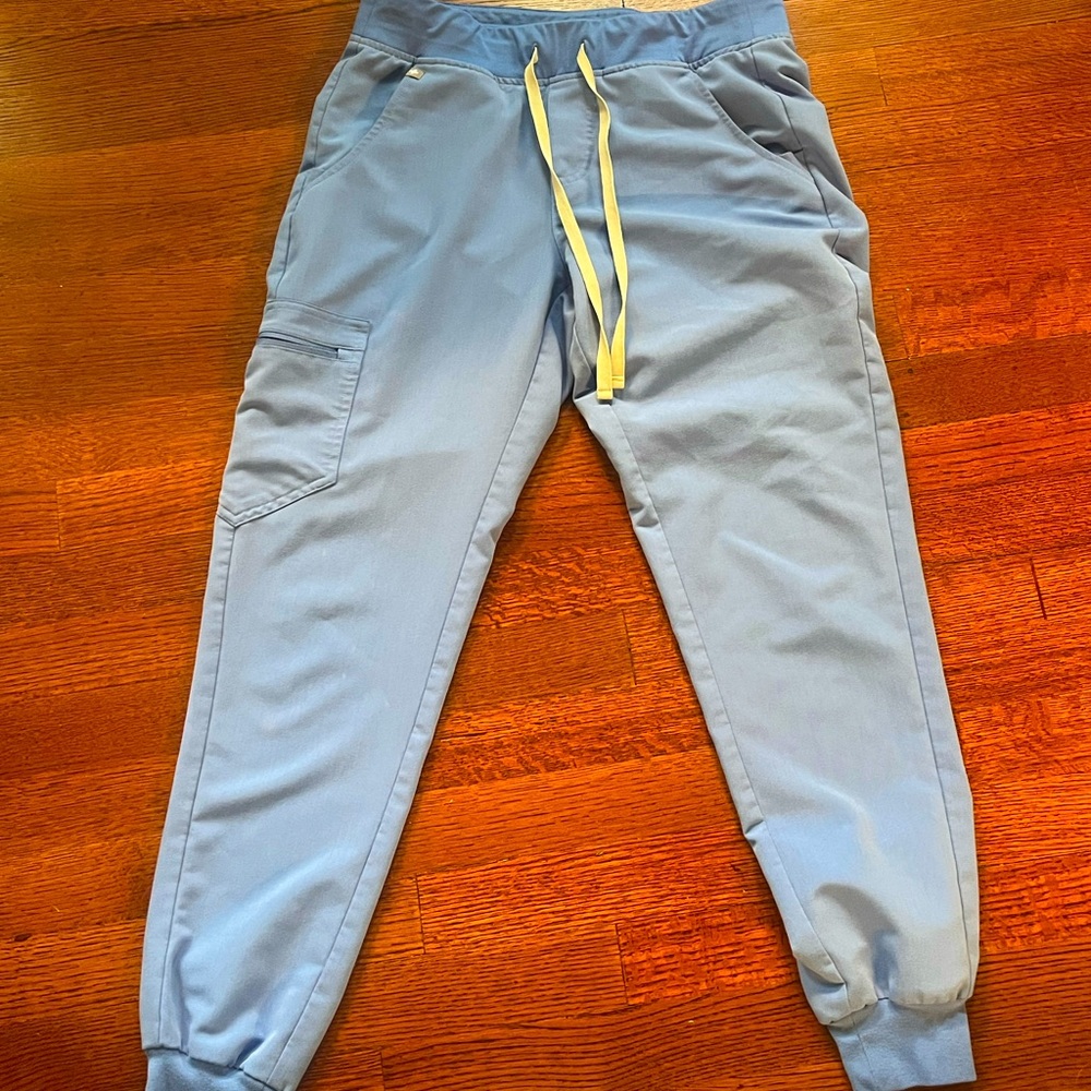 Figs zamora jogger in ceil blue. size small, regular waist, tall length